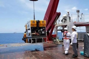 上海交通大学水下工程研究所研制的“海龙IV”水下机器人出征！